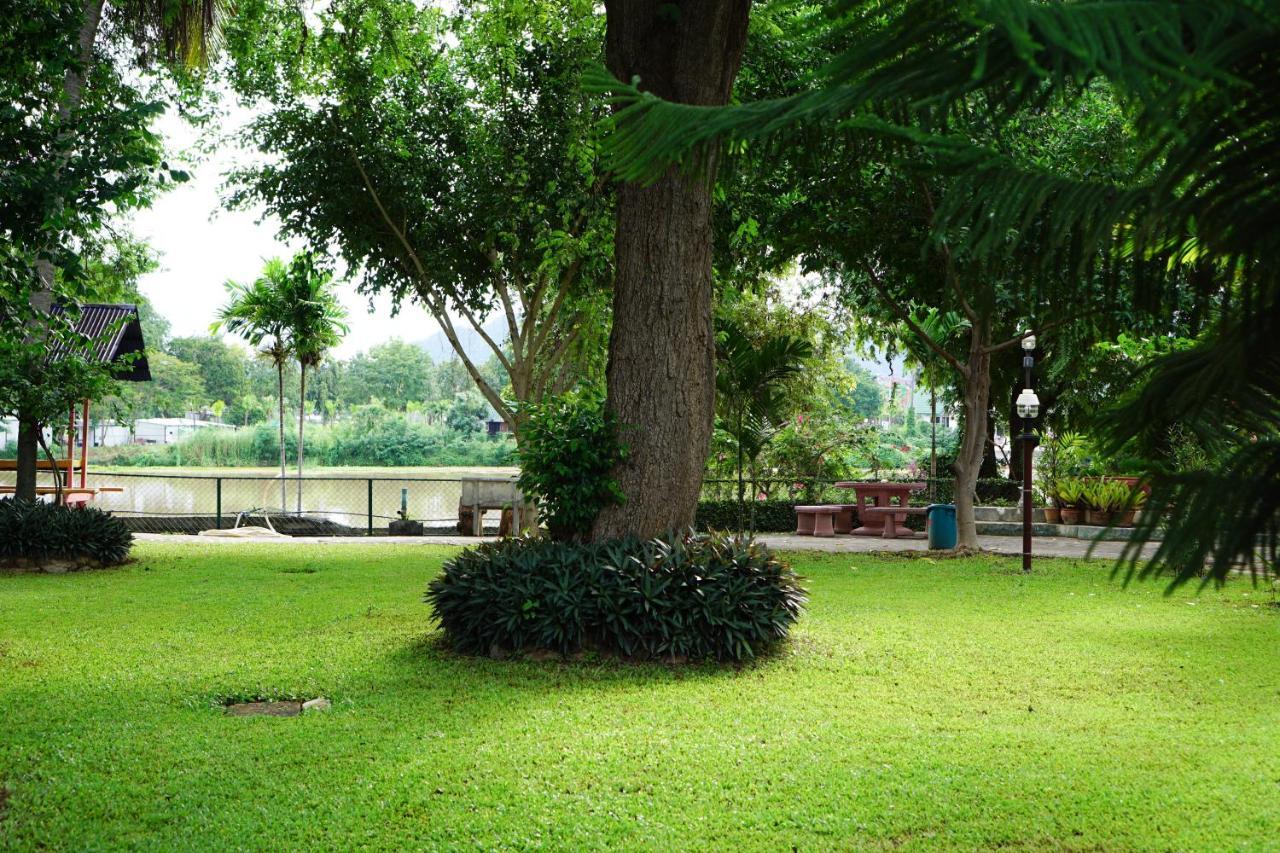 Smiley Frog Apartment Kanchanaburi Bagian luar foto