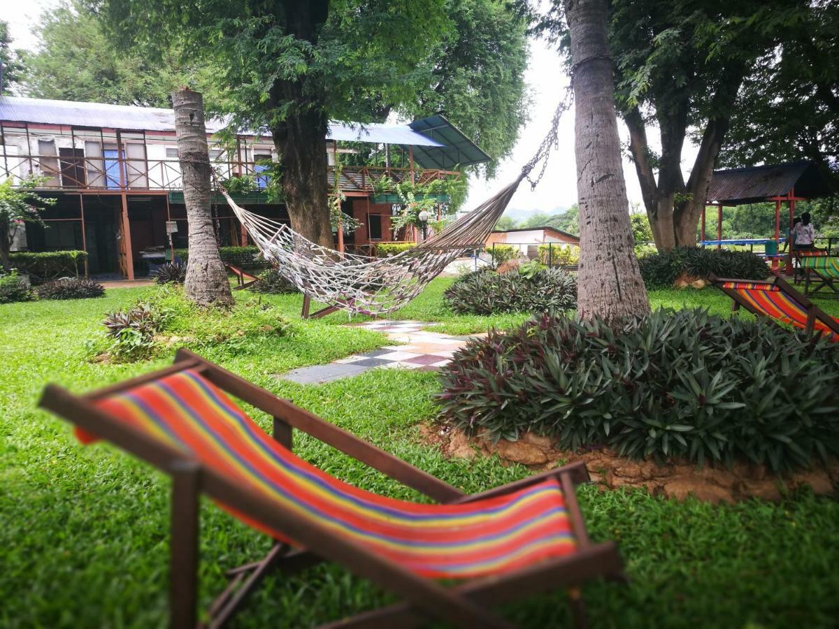 Smiley Frog Apartment Kanchanaburi Bagian luar foto